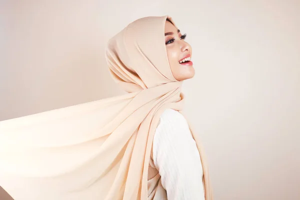 Muslim Woman Wearing Traditional Wear Hijab Isolated White Background Hijab — Foto Stock