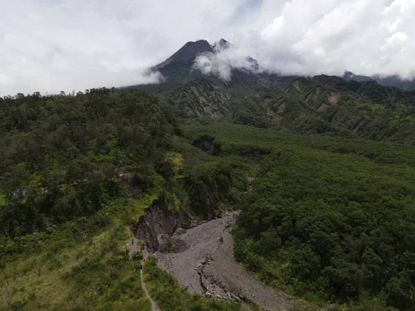 Vista Aérea Montanha Merapi Ativa Com Céu Limpo Indonésia — Fotografia de Stock