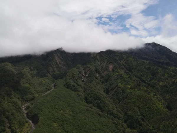 Vista Aérea Voar Uma Floresta Tropical Montanha Vale Indonésia — Fotografia de Stock
