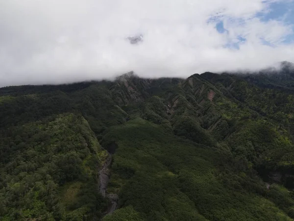 Vista Aérea Volar Bosque Tropical Montaña Valle Indonesia —  Fotos de Stock