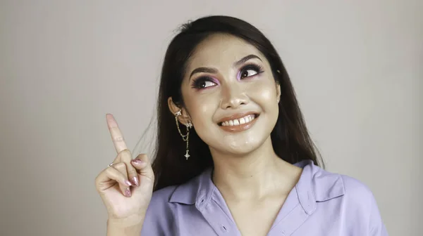 Portrait Beautiful Young Asian Woman Smiling Pointing Fingers Upward Copy — Foto Stock