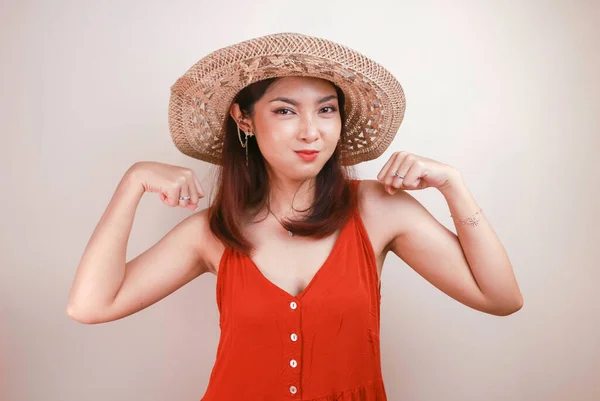 Hermosa Mujer Asiática Fuerte Fuerte Con Vestido Naranja Sombrero Paja —  Fotos de Stock