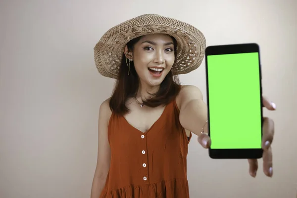 Excited Smiling Young Asian Woman Showing Green Screen Smartphone Her — стокове фото