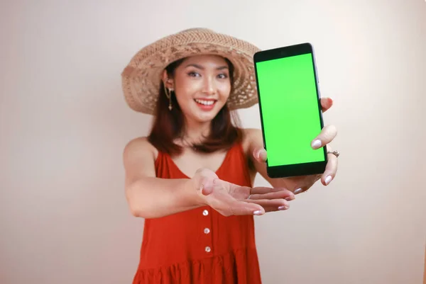 Excited Smiling Young Asian Woman Showing Green Screen Smartphone Her — Stockfoto