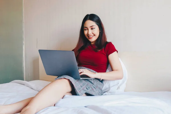 Young Asian Businesswoman Smiling While Working Laptop Computer Home Portrait — Stock Photo, Image