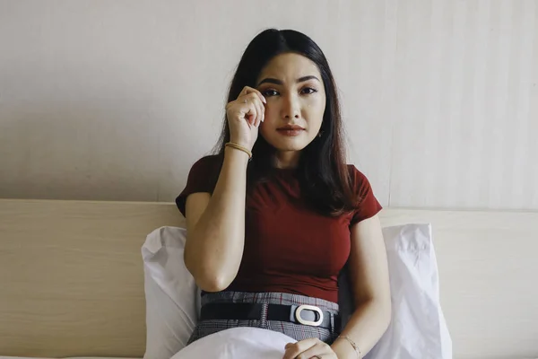 침대에서 아시아 여자의 — 스톡 사진
