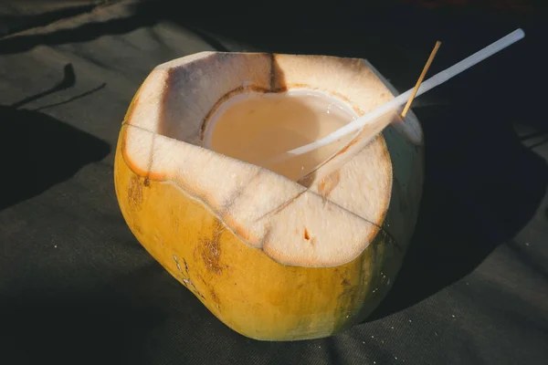 Picture Fresh Coconut Juice Tropical Beach — 图库照片