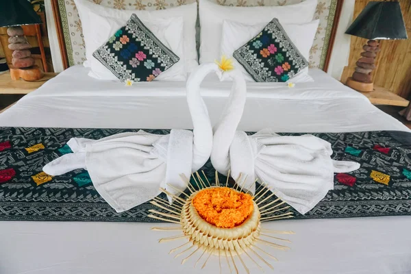 Two Swans Made Towels Kissing Honeymoon White Bed —  Fotos de Stock