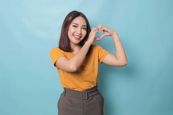 Attractive Young Asian Woman Feels Happy Romantic Shapes Heart Gesture — ストック写真