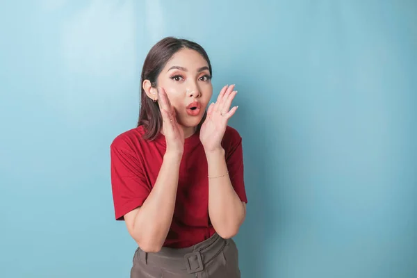 Portrait Excited Asian Woman Wearing Read Shirt Shouting Isolated Blue — Stock Photo, Image