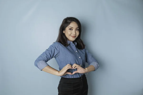 Attractive Young Asian Woman Wearing Blue Shirt Feels Happy Romantic — Stock Photo, Image