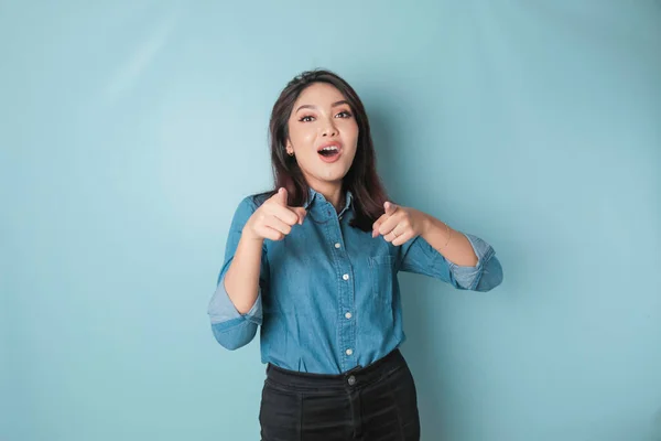 Young Beautiful Asian Girl Wearing Casual Blue Shirt Standing Isolated — Foto de Stock