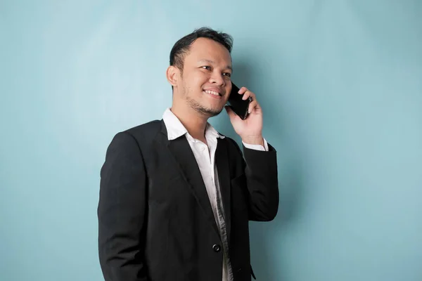 Portrait Asian Businessman Wearing Black Suit Smiling While Talking Phone — Stockfoto