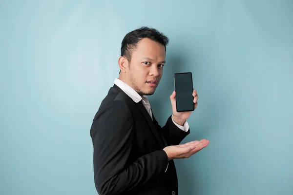 Portrait Happy Asian Businessman Smiling Holding His Smartphone Showing Copy — Stockfoto