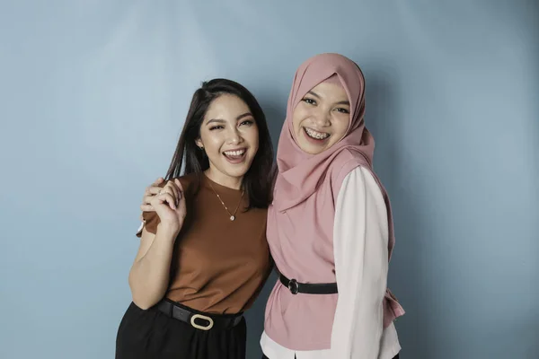 Portrait Two Cheerful Asian Women Standing Laughing Isolated Blue Background — Fotografia de Stock