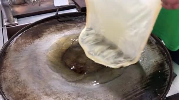 Процесс Приготовления Приготовления Мартабак Телур Мартабак Яйца Индонезийская Уличная Еда — стоковое видео