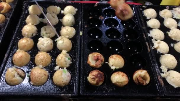 Chef Hand Pick Japanese Snack Food Takoyaki Takoyaki Pan Cooking — Stock Video