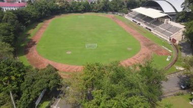 Endonezya 'daki geleneksel futbol sahasının havadan görünüşü