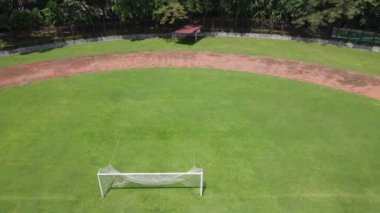 Endonezya 'daki geleneksel futbol sahasının havadan görünüşü