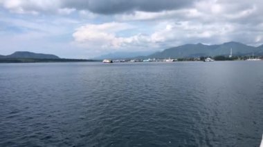 Feribot Ketapang limanından geçerken hava görüntüsü. Banyuwangi 'den Gilimanuk Bali Endonezya' ya.