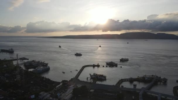 Паромная Лодка Пересекающая Порт Кетапанг Баньюванги Гилиманук Бали — стоковое видео