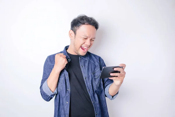 Seorang Pemuda Asia Dengan Ekspresi Bahagia Sukses Mengenakan Kemeja Biru — Stok Foto