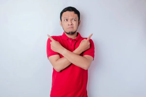 Potret Seorang Pemuda Kasual Yang Bijaksana Mengenakan Kemeja Merah Yang — Stok Foto