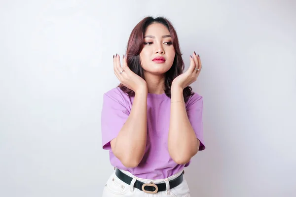 Beyaz Arka Planda Izole Edilmiş Genç Asyalı Kadın Portresi Çaresiz — Stok fotoğraf