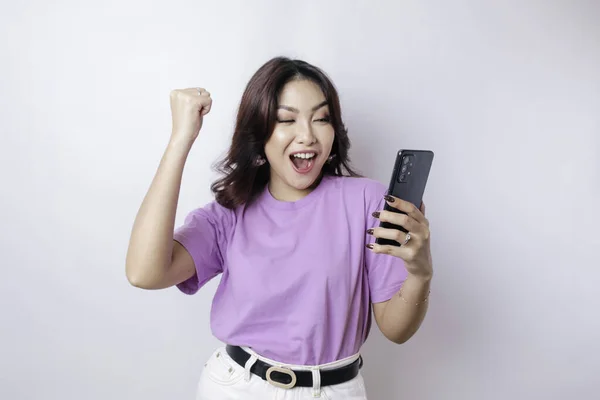 Uma Jovem Mulher Asiática Com Uma Expressão Sucesso Feliz Vestindo — Fotografia de Stock