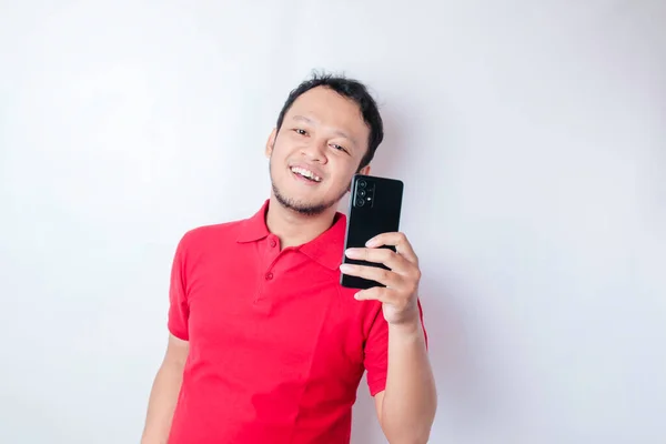 Ein Porträt Eines Glücklichen Asiatischen Mannes Lächelt Und Hält Sein — Stockfoto