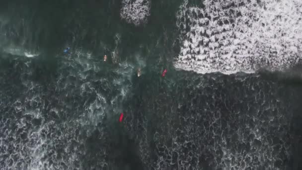 Blick Von Oben Auf Das Surfen Meer Auf Bali Indonesien — Stockvideo