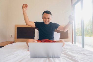 Asyalı başarılı bir iş adamının portresi..