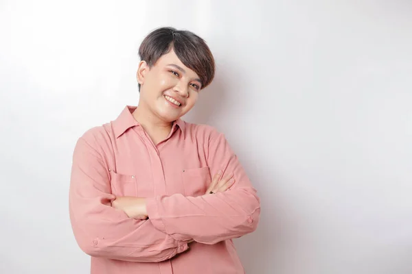 Portret Van Een Zelfverzekerde Glimlachende Aziatische Vrouw Een Roze Shirt — Stockfoto