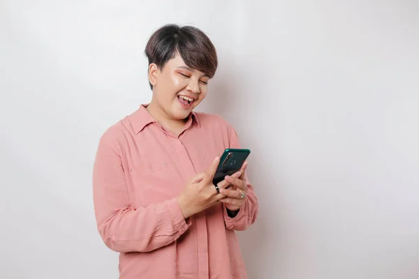 Portrait Happy Asian Woman Smiling Holding Her Smartphone Wearing Pink — Stock Photo, Image