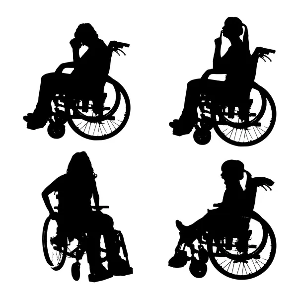 Siluetas vectoriales de personas en silla de ruedas . — Vector de stock