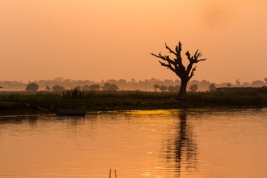 günbatımı Myanmar