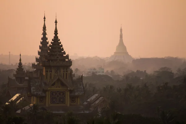 Zonsondergang over tempels van bagan in myanmar — Stockfoto