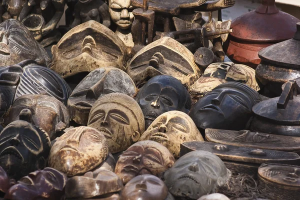 Staré africké masky prodej — Stock fotografie