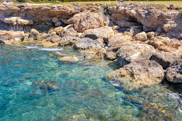 Encanto Costa Mola Paphos Consiste Cor Brilhante Mar Rochas Costeiras — Fotografia de Stock