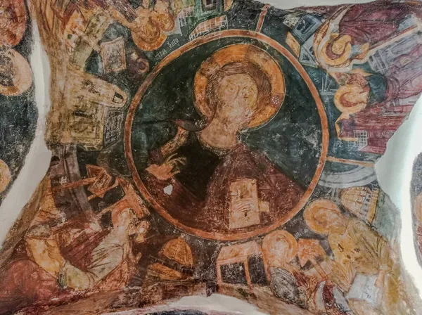 基拉尼村最古老的教堂是献给圣蒂莫西和马夫拉的 这座12世纪用壁画作画的教堂受到了联合国教科文组织的保护 — 图库照片