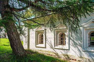 Çar 'ın malikanesinin duvarlı bölgesine Hükümdarın Yard' ı deniyordu. Korunmuş mimari anıtlar 17. yüzyılın ikinci yarısında dikildi..    