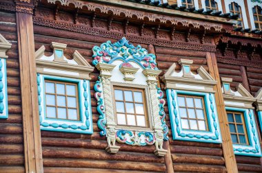 Çar Alexei Mikhailovich 'in Kolomenskoye' deki kır sarayı 1668 yılında inşa edilmiş ve 270 odadan oluşmuştur. Bugün, eski çizimlere göre tam bir kopyası yapıldı..   