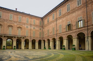 The architects Carlo and Amadeo di Castelmonte in the late Baroque style built the Palace of the Kings of Savoy in 1646-1660. Later, Palazzo Reale was partially rebuilt by Filippo Juvarra.    