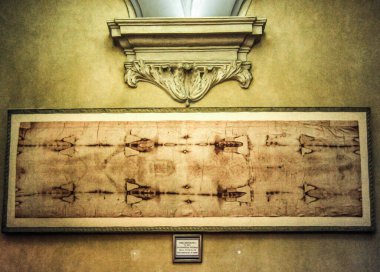 Piedmontese Barok tarzında muhteşem mimar Guarino Guarini 1666-1680 yılları arasında San Lorenzo Kilisesi 'ni inşa etmiştir. Bu kilisenin birçok yeniliği dünya mimarisine girdi..   