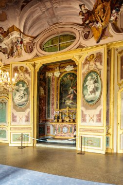 Mimar Filippo Juvarra 1739 'da Savoy Hanedanlığı' nın devasa bir avlanma sarayının inşasını tamamladı..    