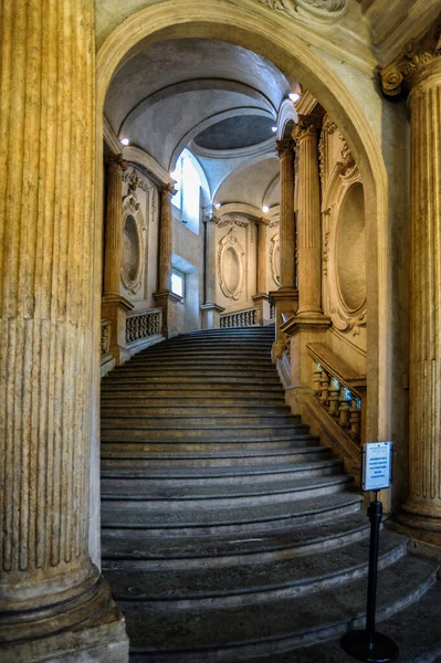 토리노에 카리냐 공작들의 궁전은 1679 년부터 1684 년까지 뛰어난 건축가인 — 스톡 사진