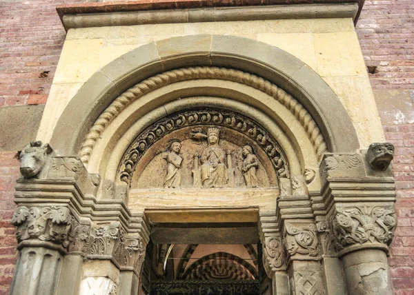 Аббатство Веццолано Является Выдающимся Архитектурным Комплексом Средневекового Пьемонта Особый Интерес — стоковое фото