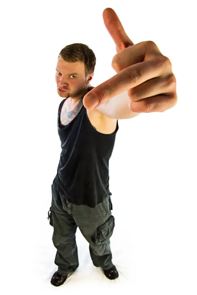 Wütender Kerl zeigt Finger — Stockfoto