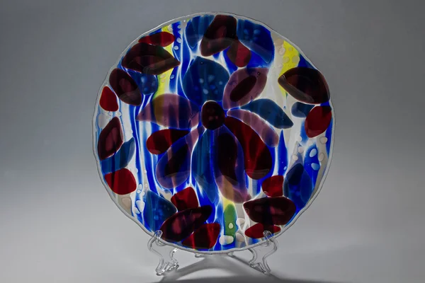 Farbenfroher Teller aus Glas — Stockfoto
