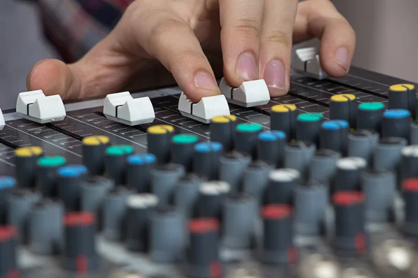 Consola de sonido para los dedos —  Fotos de Stock